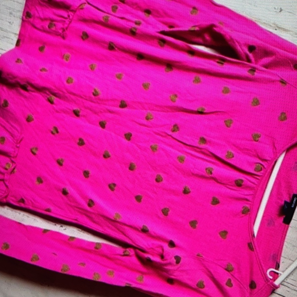 Simple design features vibrant floral top